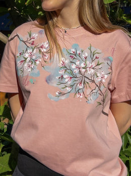 Tricou pictat înflorat