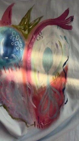 Tricou pictat din inimă