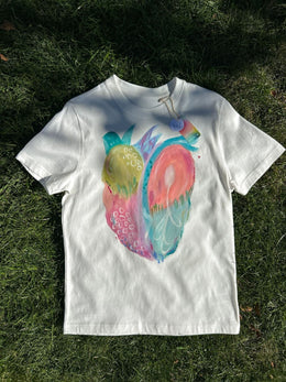 Tricou pictat din inimă, în stoc: S – Alb