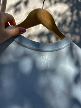 Tricou pictat din inimă, în stoc: M – Bleu deschis